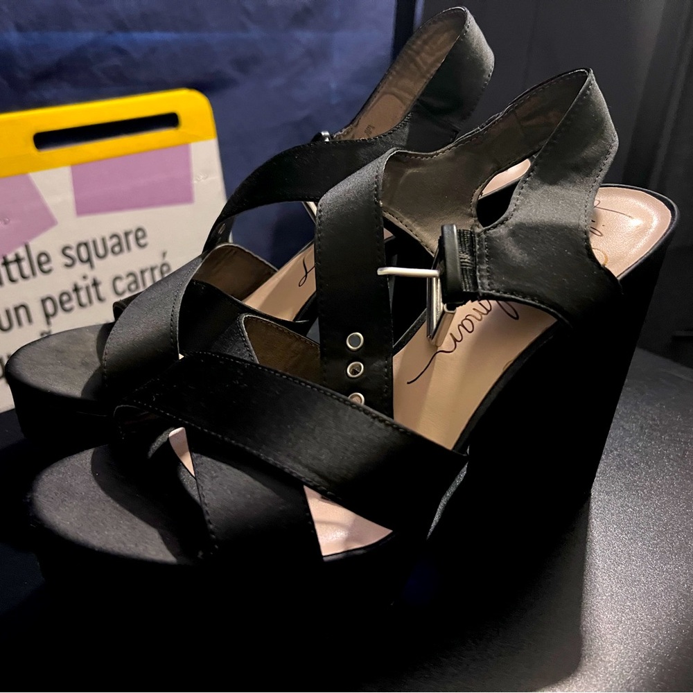 Libby Edelman Platform Heels